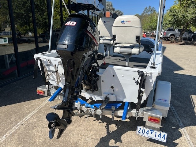 f400 Hornet trophy 40hp suzuki....